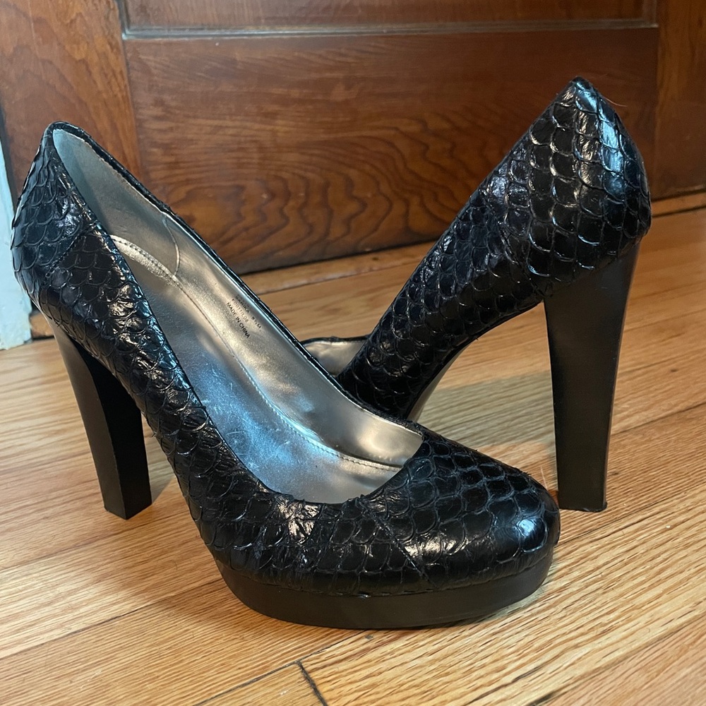Calvin Klein “Sakira” fish scale platform pumps | size 8.5 | black